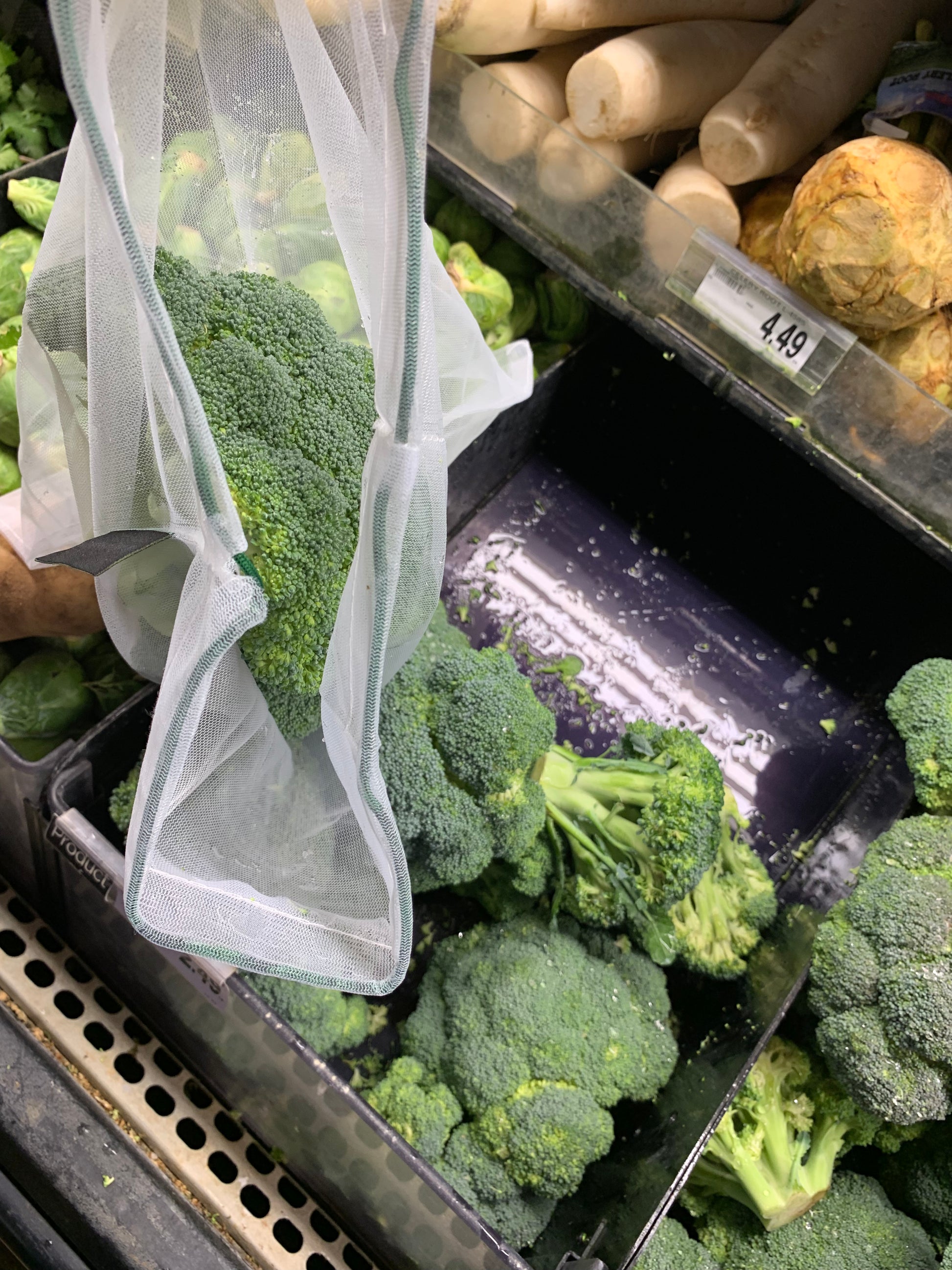 One Size to fit ALL your veggies and STOP SINGLE USE PLASTIC BAG WASTE. Made with Fine Mesh. Can Wash Your Produce and Store Veggies Right In The Bag! Machine Washable Produce Bag. Durable. Eco-Friendly. Light-Weight. Great for Broccoli!