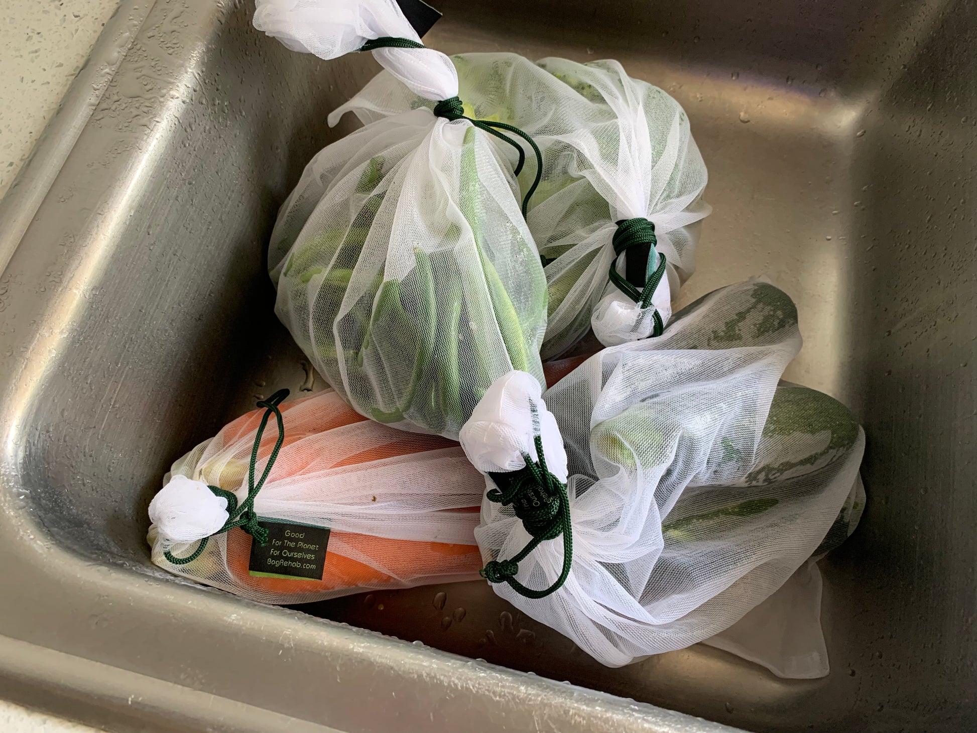 One Size to fit ALL your veggies and STOP SINGLE USE PLASTIC BAG WASTE. Made with Fine Mesh. Can Wash Your Produce and Store Veggies Right In The Bag! Machine Washable Produce Bag. Durable. Eco-Friendly. Light-Weight. Veggies Can Drip Dry In The Sink!